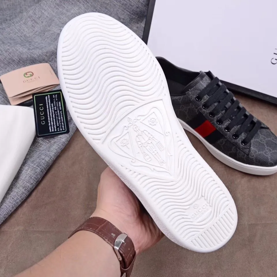 👟👟Ex-factory price 420👟👟 Newly upgraded high version of men's and women's wear, (GUCCI) official website's latest casual and fashionable couple shoes, hot style The style is simple and elegant, exclusive for couples. Unique official website latest brand elements 👑 original Gucci decoration, fashionable and generous, original material cowhide ✅ sheepskin lining, official website designated wear-resistant casual outsole, real-life photos of classic models in the counter, women's 35-40, men's 38--44 sizes